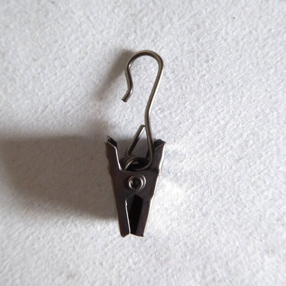 IKEA BRAND RIKTIG 25 QTY ANTIQUED SILVER WIRE CURTAIN HOOK CLAMP CLIP LOT - Picture 5 of 5